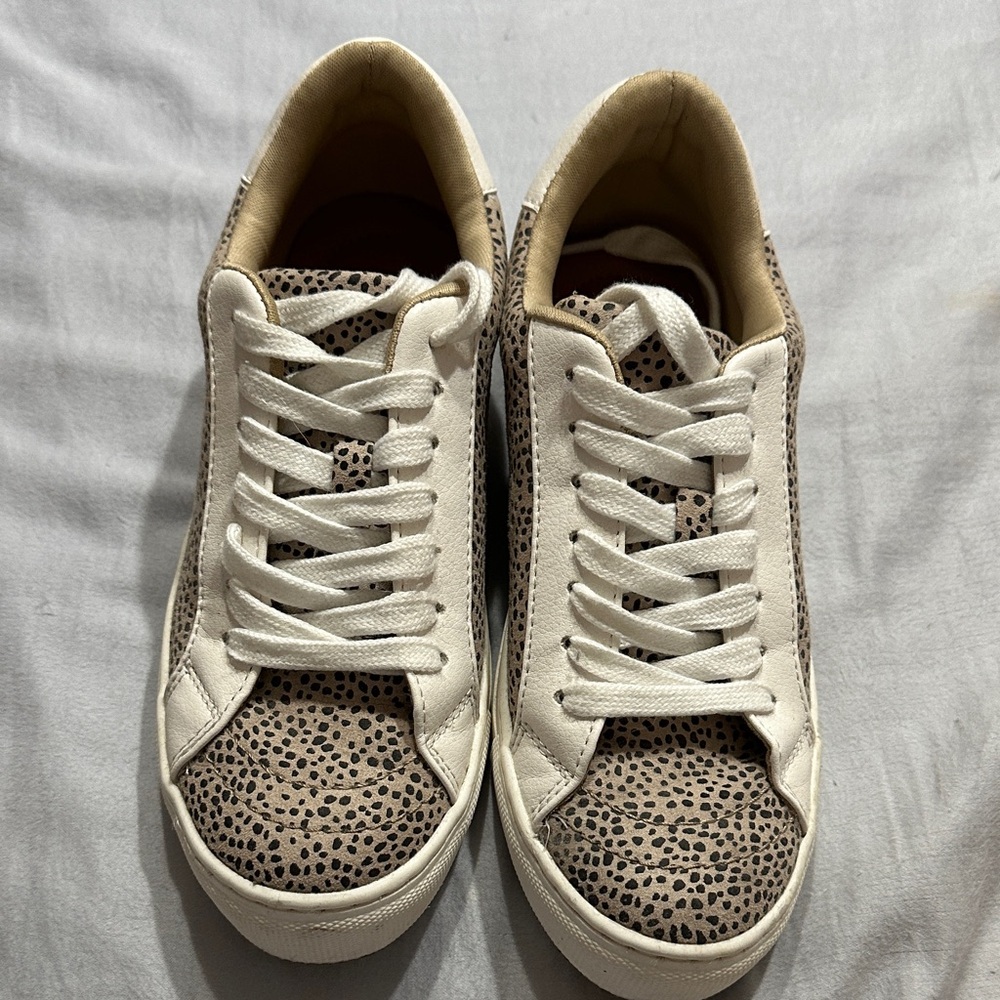 Universal Thread Tan and Black Women's Sneakers